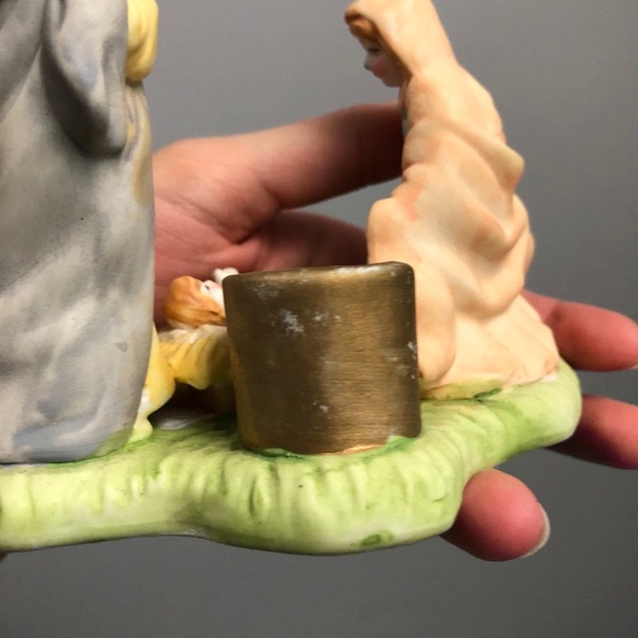 Nativity Ceramic Advent Wreath - Picture 10 of 12